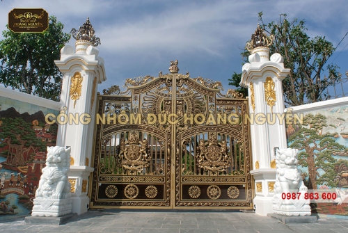 Cổng nhôm đúc Hoàng Nguyễn – Xu hướng mới của các biệt thự tại Hà Nội