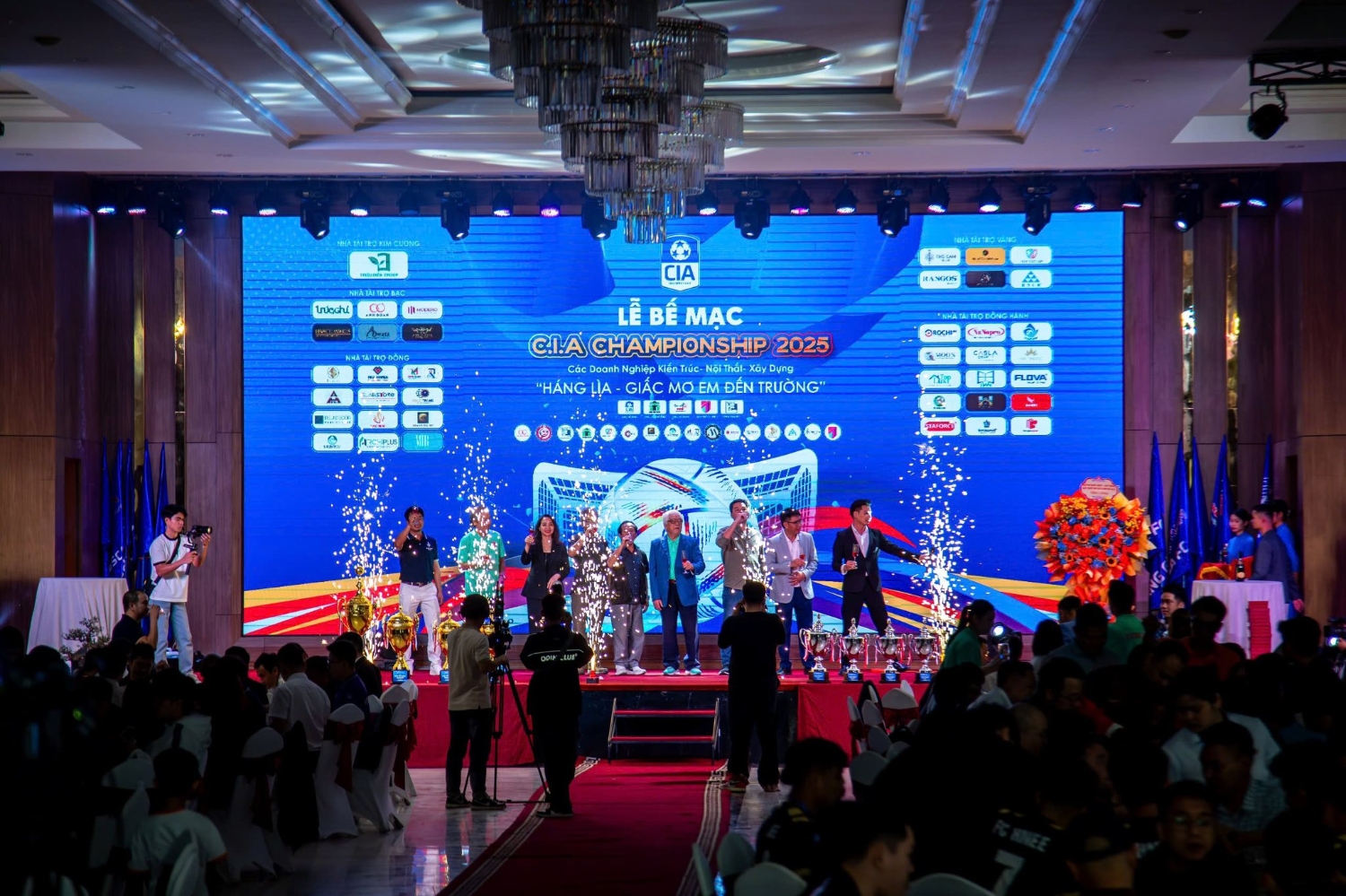 nhom duc hoang nguyen bong da CIA 2025 (6)